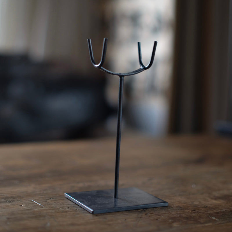 One Rod Double “U” Metal Display Stand For Sculptures