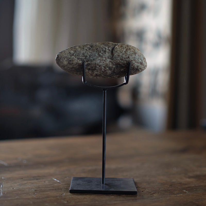 One Rod Double “U” Metal Display Stand For Sculptures