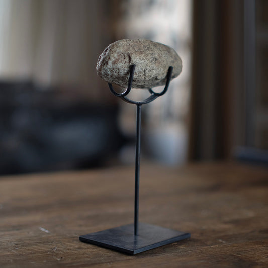 One Rod Double “U” Metal Display Stand For Sculptures