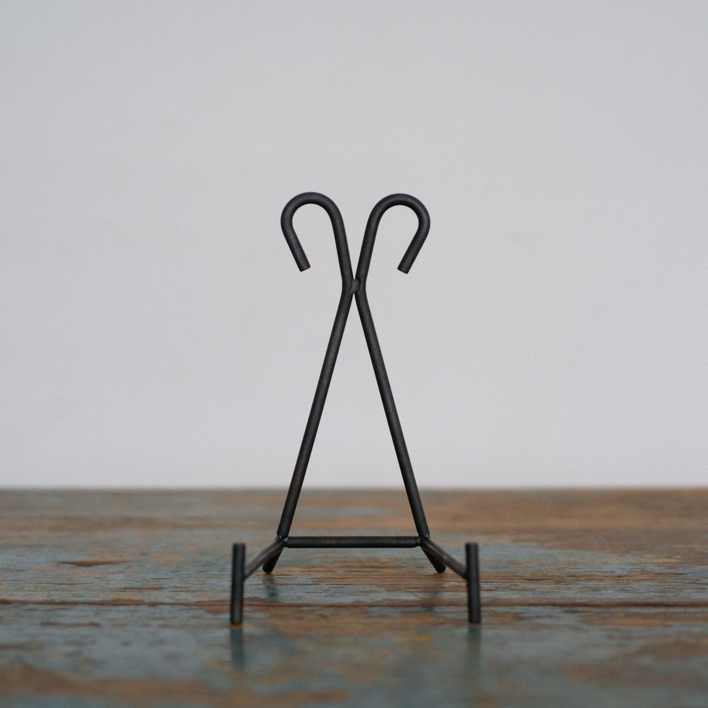 Hand Forged Metal Display Stand For Picture