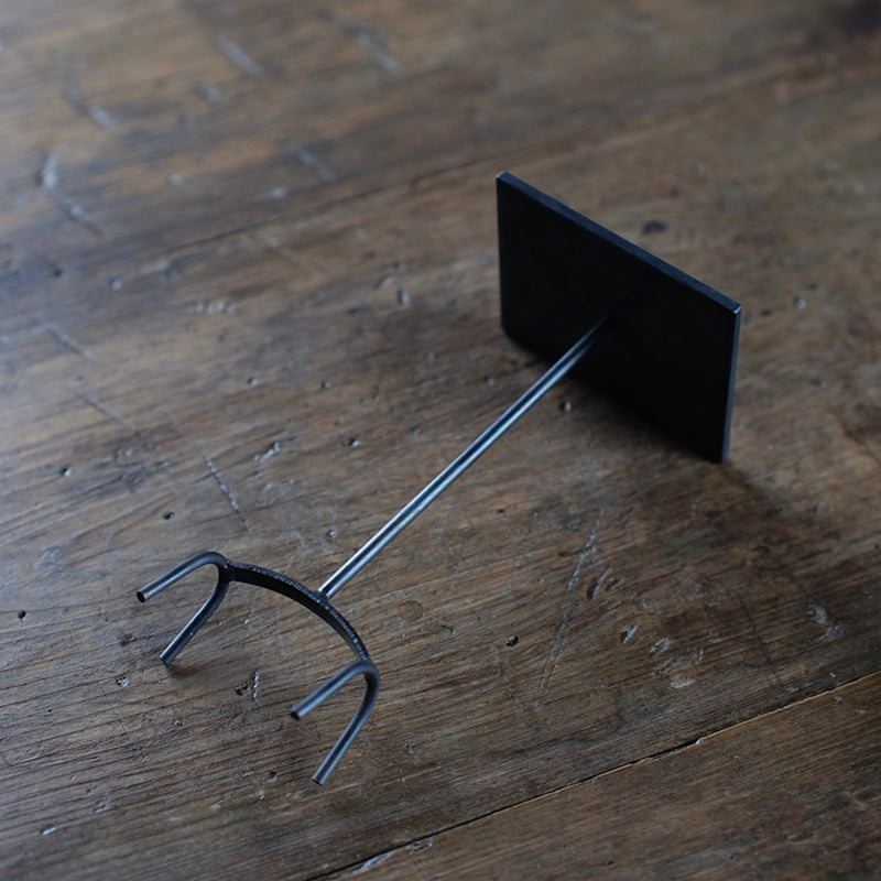 One Rod Double “U” Metal Display Stand For Sculptures