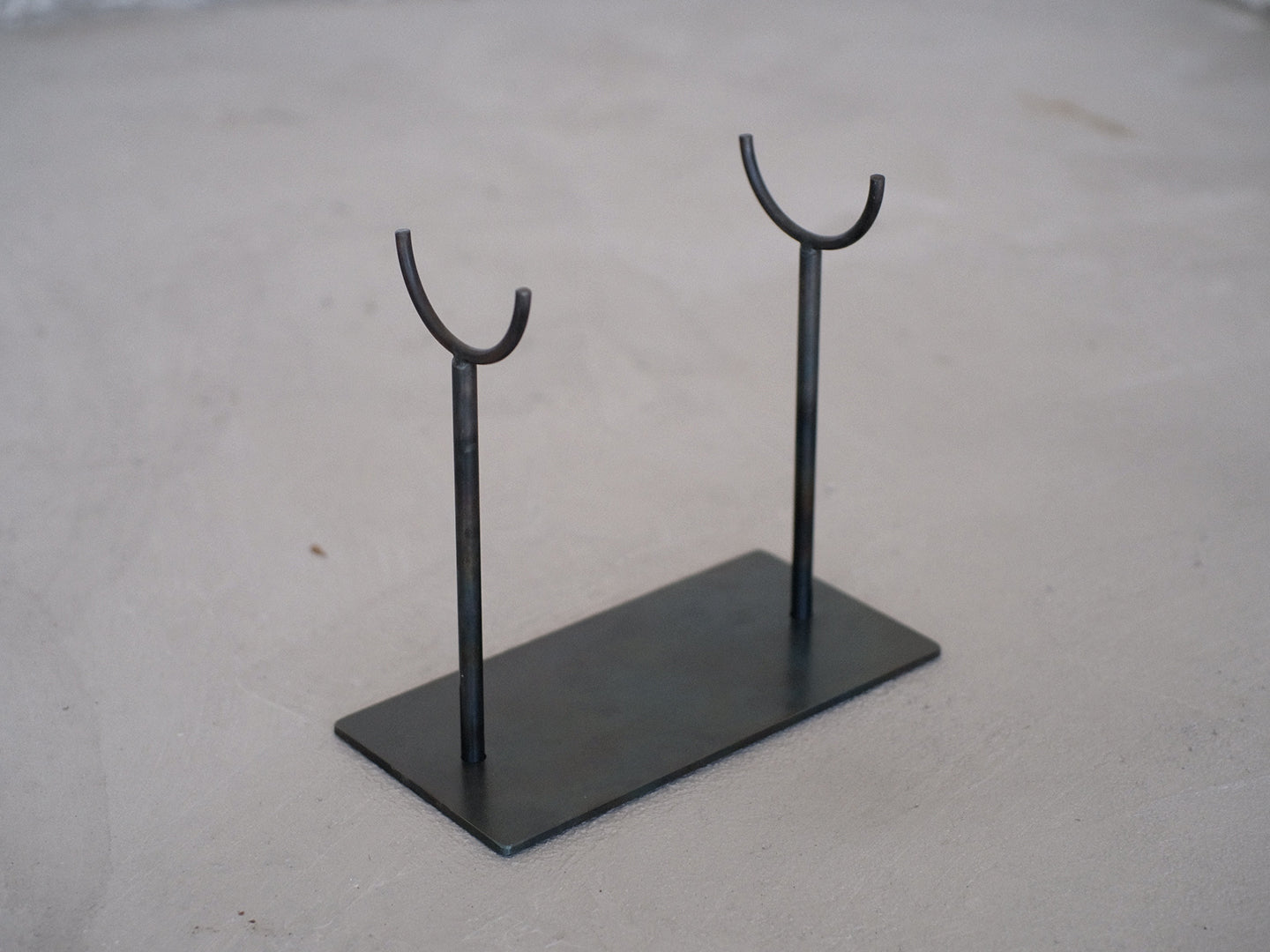 Double rod “U” Metal Display stand for sculptures